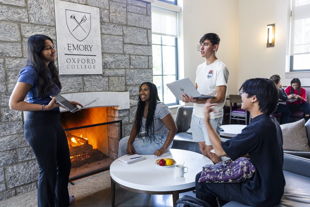 Students join together to study and collaborate in the Oxford College of Emory University Dining Hall. 